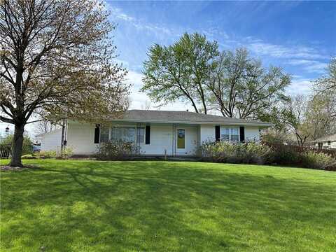 602 W Hutchings Street, Winterset, IA 50273