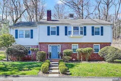 27 Old Pascack Road, Woodcliff Lake, NJ 07677