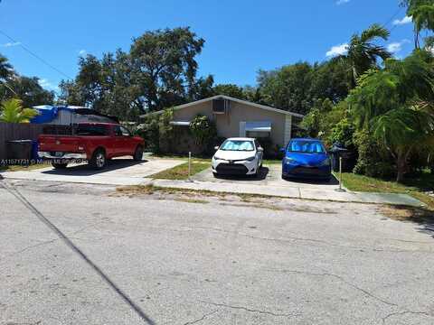 2610 Hayes St, Hollywood, FL 33020