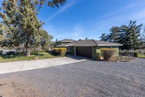 2301 S Adams Drive, Madras, OR 97741