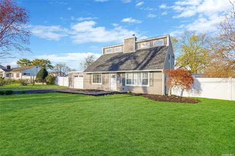 23 Chapman Place, Bay Shore, NY 11706