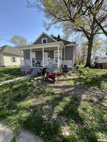 830 E ADAMS Street, Taylorville, IL 62568