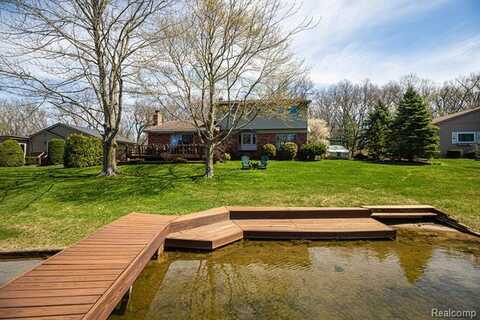 822 Golden Shores Drive, White Lake, MI 48386