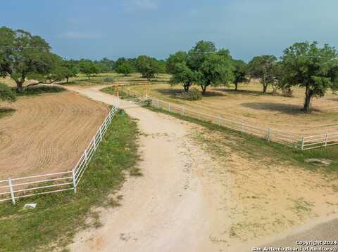 445 Private Road 7822, Natalia, TX 78059