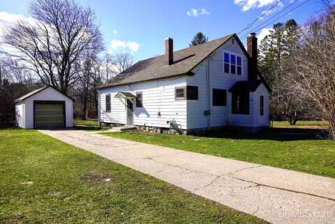 1304 E Grand Circle, Iron Mountain, MI 49801