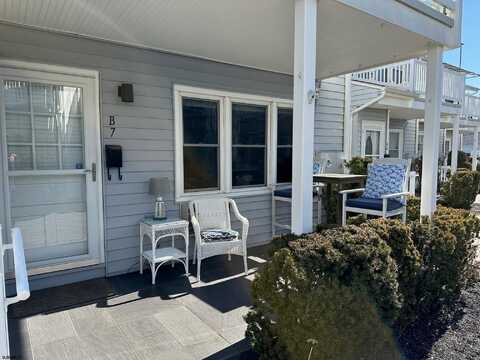 16 W 11th St Street, Ocean City, NJ 08226