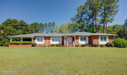 647 E Southerland Street, Wallace, NC 28466