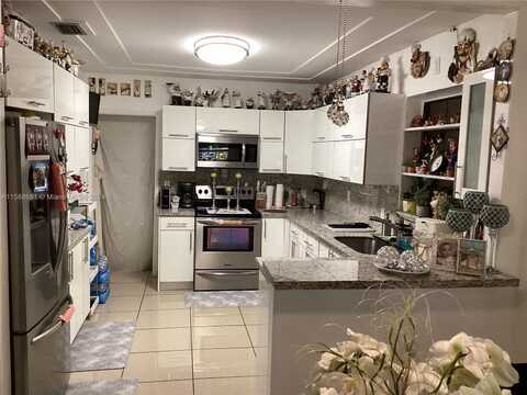 2046 NW 92nd St, Miami, FL 33147