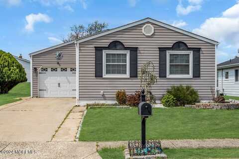 36 Pirogue Street, Toms River, NJ 08757