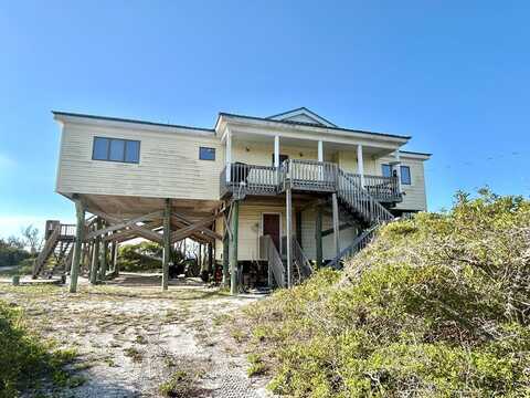 512 Gulf Shore Dr, Carrabelle, FL 32322