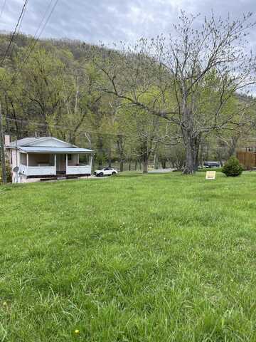 1300 Greenbrier Dr, Hinton, WV 25951