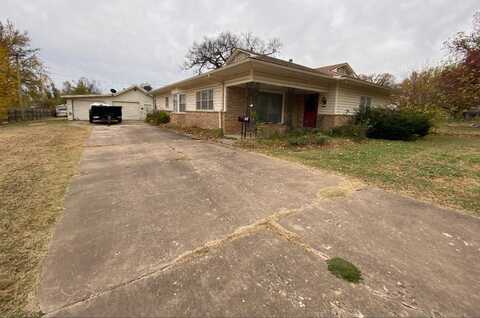 909 E Oklahoma Ave, Tonkawa, OK 74653