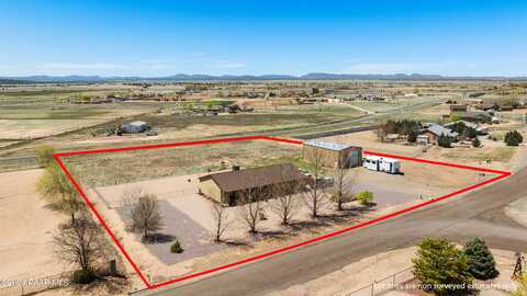 25690 W Burgundy Way, Paulden, AZ 86334