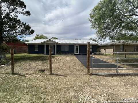 1107 WILLOW ST, Jourdanton, TX 78026