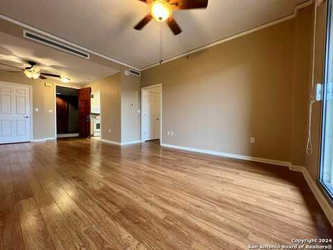 1 TOWERS PARK LN, San Antonio, TX 78209