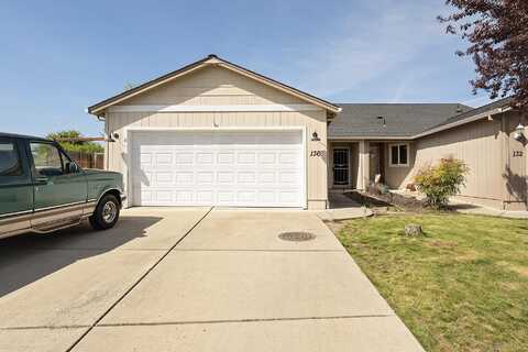 136 Cottonwood Drive, Eagle Point, OR 97524