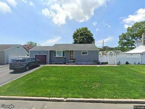 Beverly, ISLIP, NY 11751