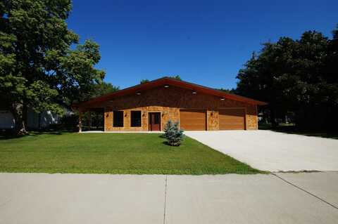 413 NE 15th Avenue, Aberdeen, SD 57401