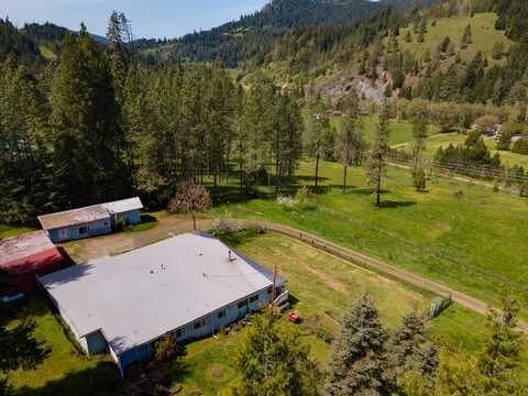 2239 Standley Road, Glide, OR 97443