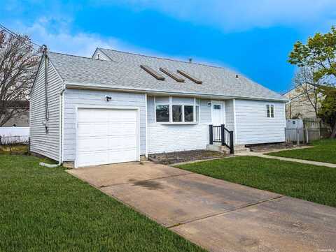 58 W Marine Avenue, Lindenhurst, NY 11757