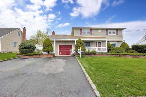 25 Arch Avenue, Farmingdale, NY 11735