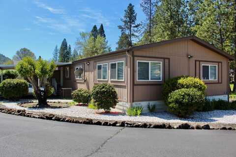 22071 Highway 62, Shady Cove, OR 97539