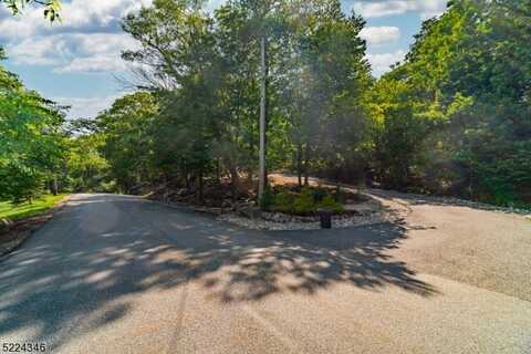 60.10-9 Rockburn Pass, West Milford, NJ 07480