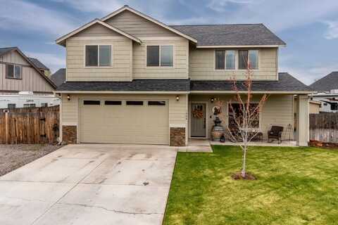 1566 NW 18th Street, Redmond, OR 97756