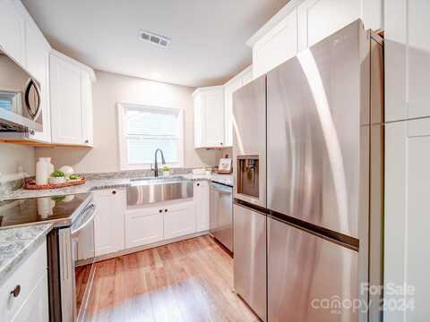 4032 Dinglewood Avenue, Charlotte, NC 28205