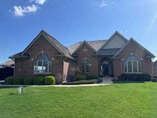 8775 Country Shire Lane, Spring Grove, IL 60081