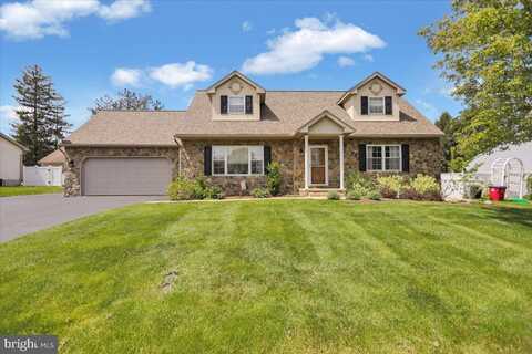 4 CARRIAGE DRIVE, WERNERSVILLE, PA 19565
