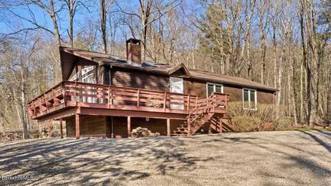 15 Elk Dr, Lee, MA 01238