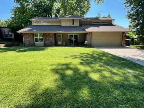 2910 Woodbriar Square, Enid, OK 73703