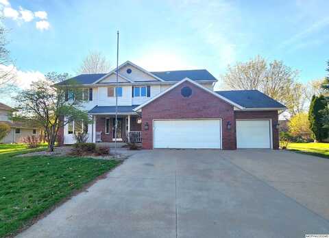 4 Deer Creek Ct, MASON CITY, IA 50401