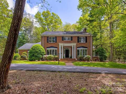 4 Holly Hill Road, Biltmore Forest, NC 28803