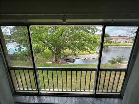 10086 Twin Lakes Dr, Coral Springs, FL 33071