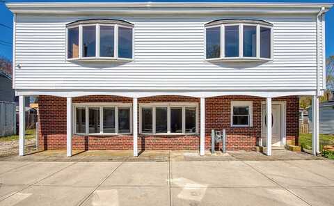 14 Milton St, Dartmouth, MA 02748