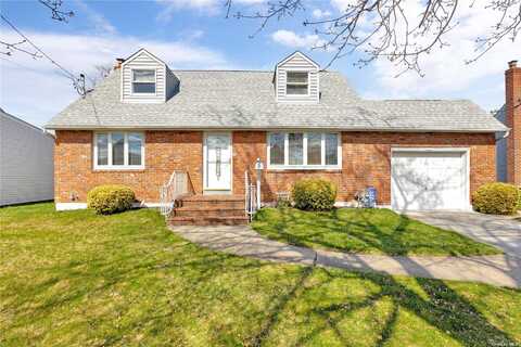 5 Poplar Avenue, Farmingdale, NY 11735