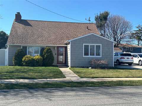 15 N Emerson Avenue, Copiague, NY 11726