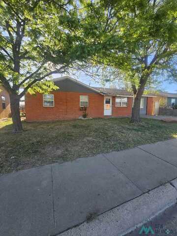 132 S Knoxville Street, Portales, NM 88130