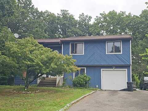 Woodbrook, RIDGE, NY 11961