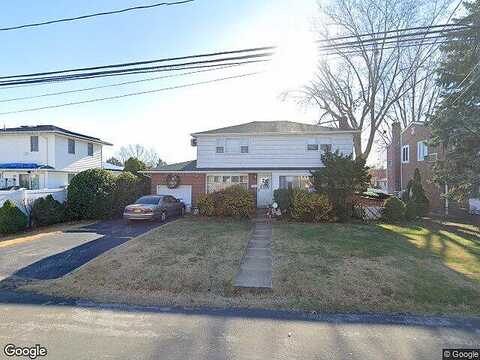 Manhattan, WEST BABYLON, NY 11704