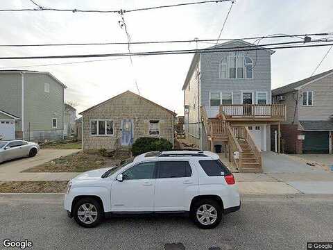 7Th, LINDENHURST, NY 11757