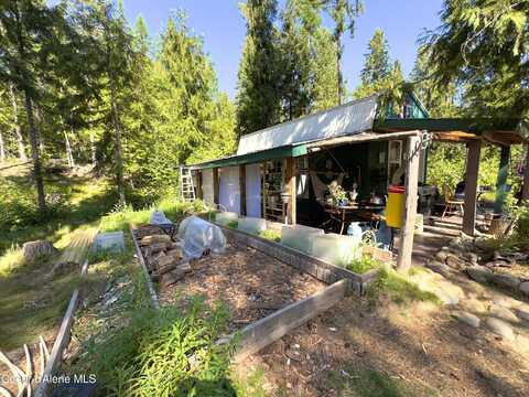 128 Icicle Ln, Bonners Ferry, ID 83805