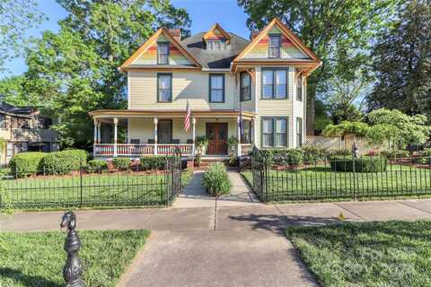 235 Walnut Street, Statesville, NC 28677