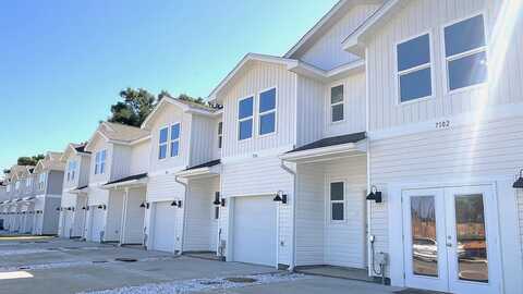7102 Village Ln, Pensacola, FL 32504