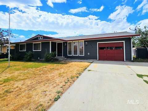 303 S 5th St, Homedale, ID 83628