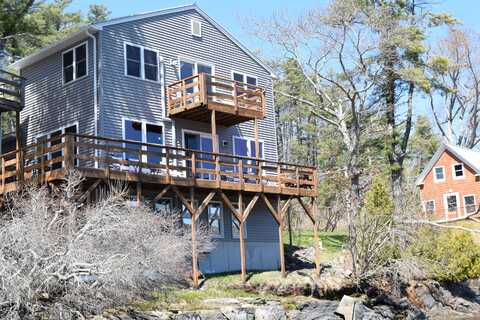 8 Camelot Place, Harpswell, ME 04079