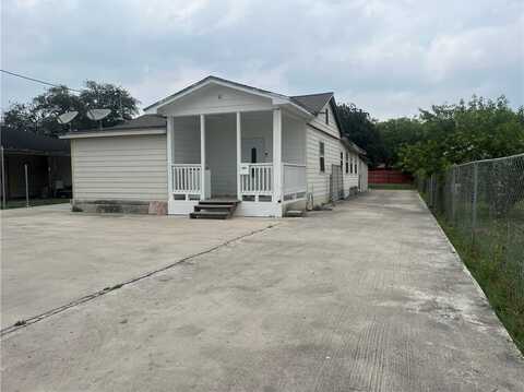 205 W 3rd Street, Alice, TX 78332