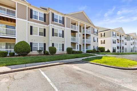 1104 Plaza Walk Drive, Charlotte, NC 28215